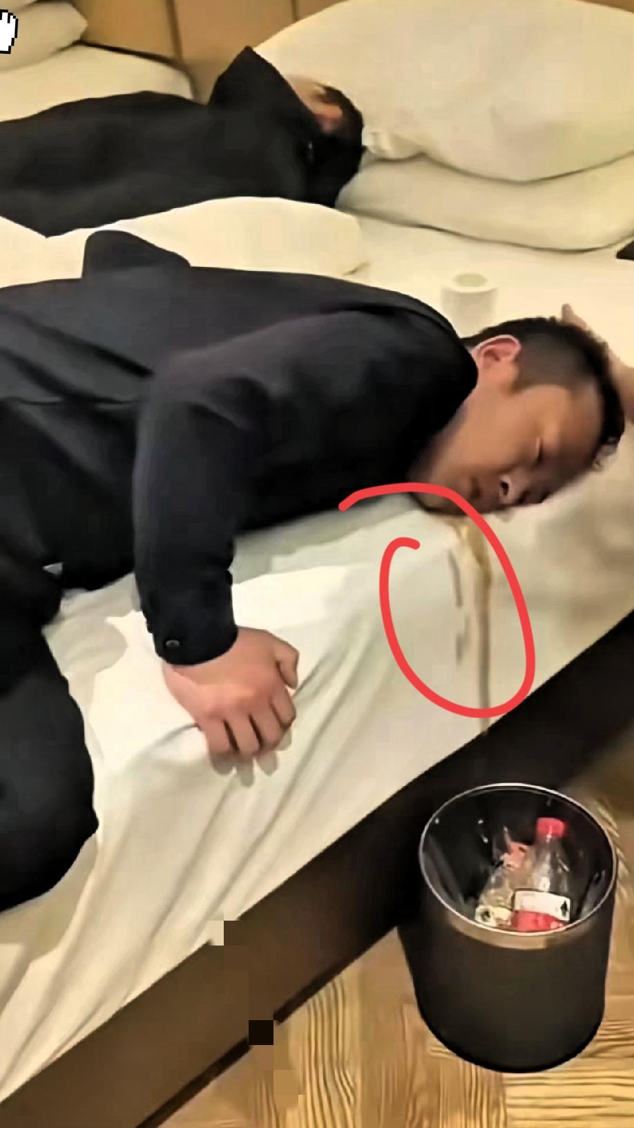 心痛！肝癌患者10分钟灌一斤白酒，最后没救回来，这哪是喝酒，分明是在玩命！
 