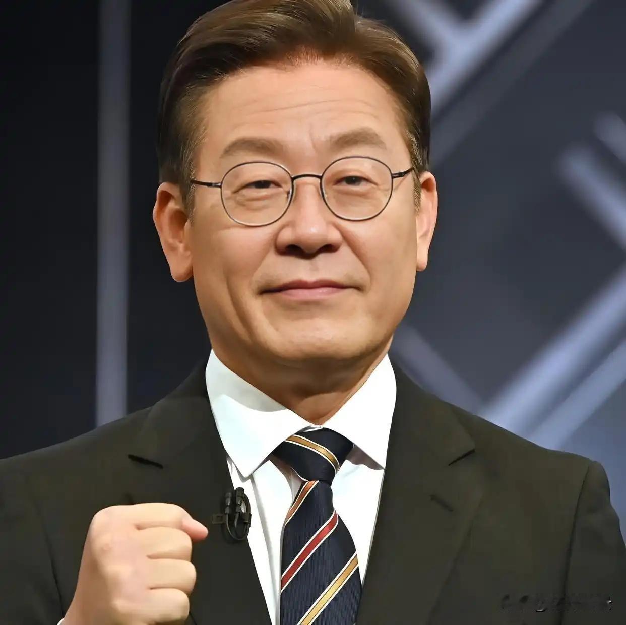 青瓦台魔咒，破了，李在明一锤定音，78年检察帝国彻底崩塌
 
韩国政坛盘踞78年