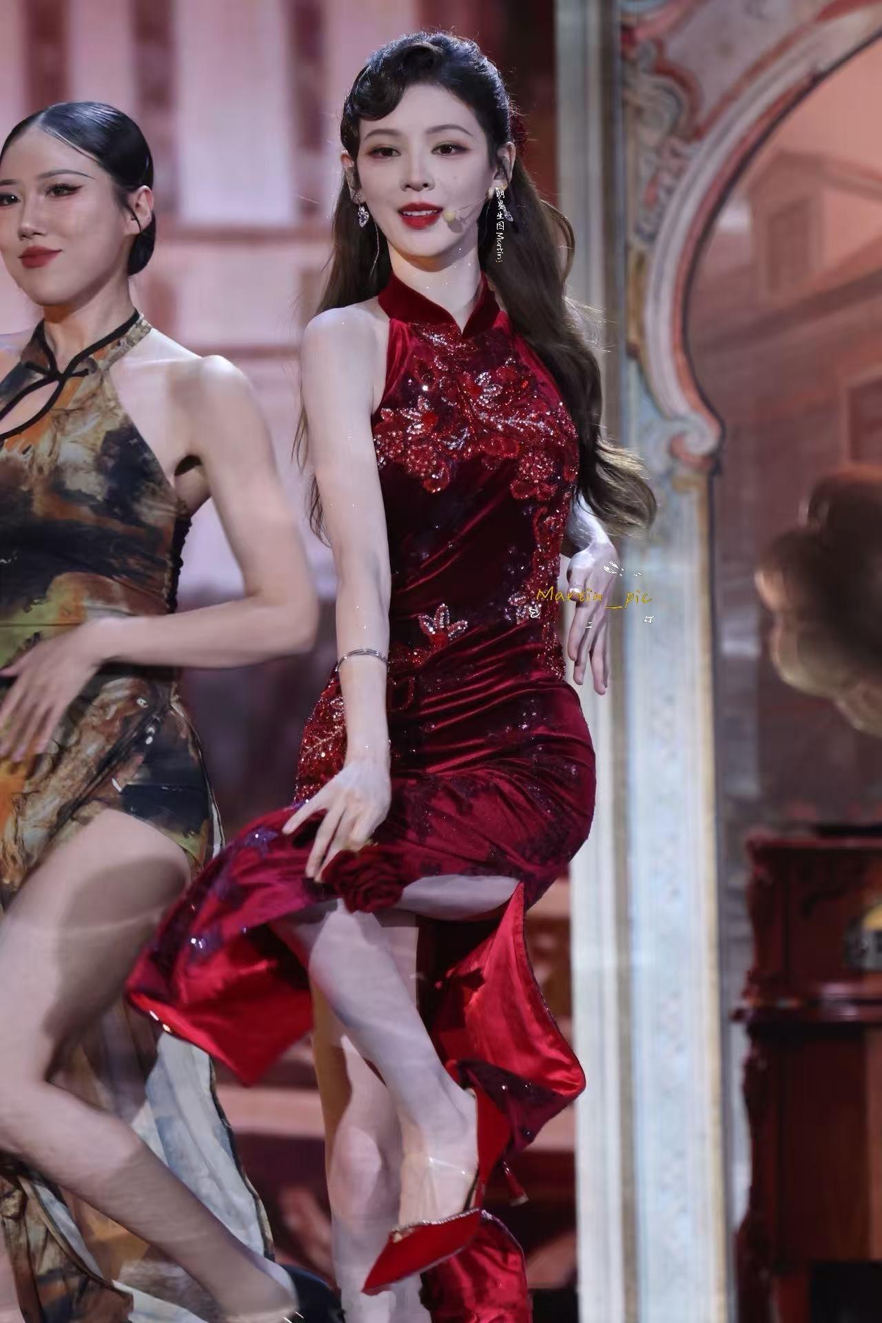 张予曦 张予曦华彩传承晚会生图阿瓜真是娇艳欲滴的玫瑰花华彩传承晚会