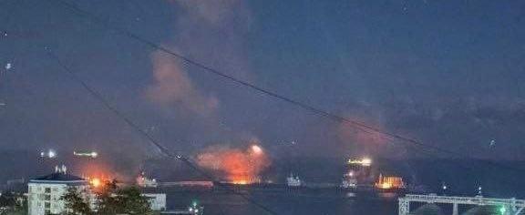 据称乌军无人机“碎片”击中了图阿普谢的石油设施，给当地人民取取暖。。真是太有爱了