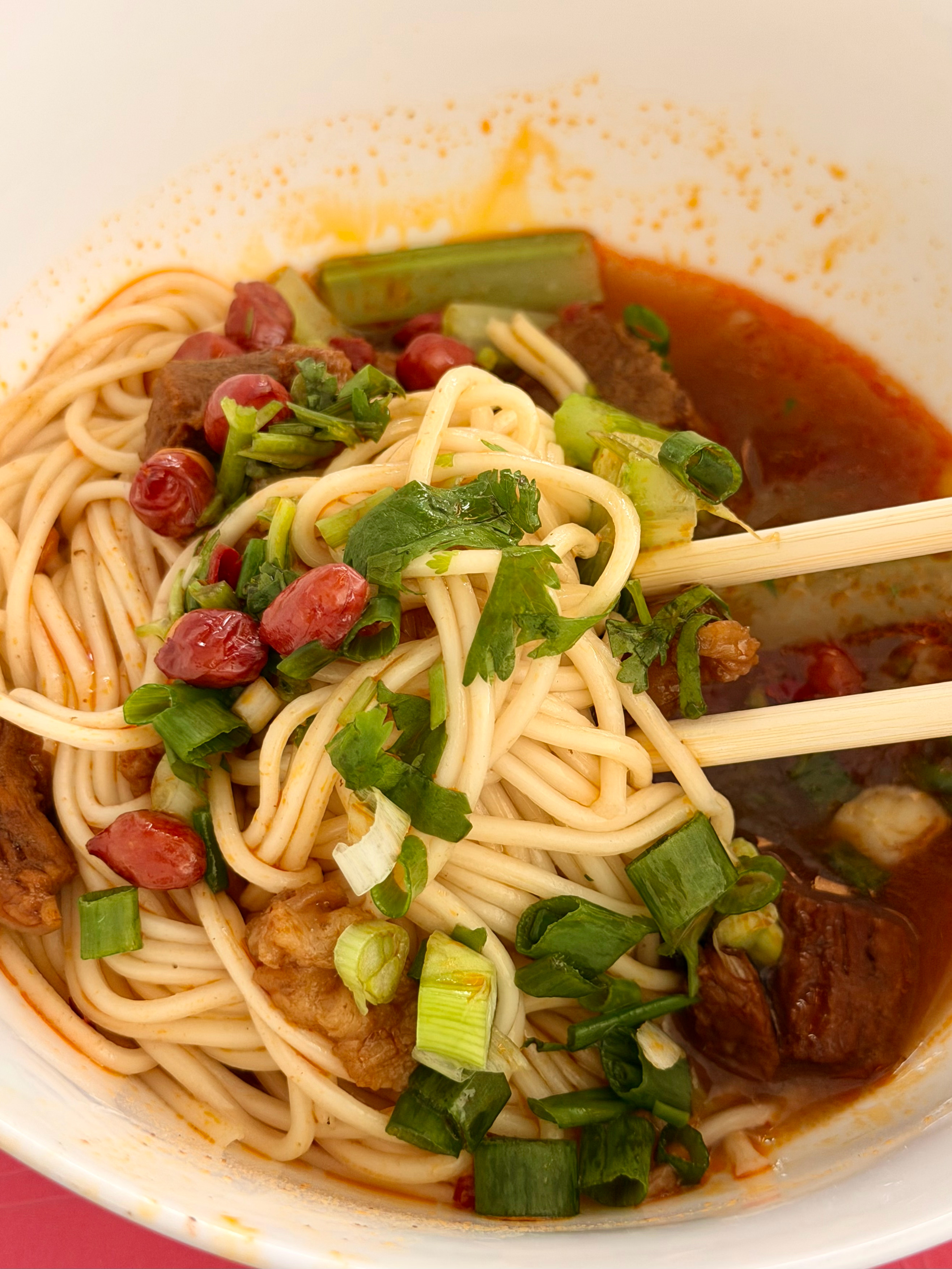 回深大盘鸡和羊肉虽好，但真不能天天吃啊！！！吃到这口面开心了，喝到好喝的美式开心