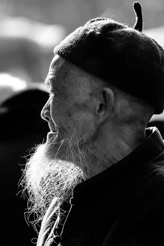 亲爱的“老己”，这一年你真的辛苦了。这一年里，你每天早起赶公交地铁，在拥挤的人潮