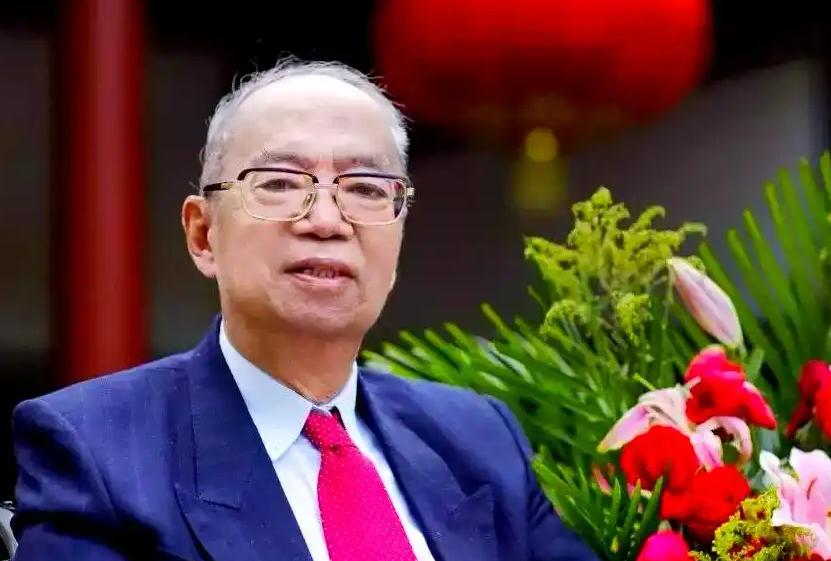 清华大学有一位教授叫赵家和，他身家千万。患癌后，他却连500块一片的进口药都舍不