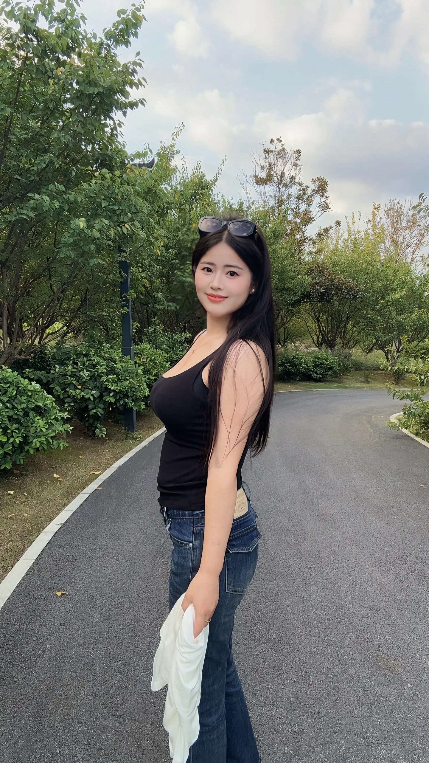 “时间就是这样 夏盼秋凉 冬盼春暖 给点儿苦头还给点盼头”.