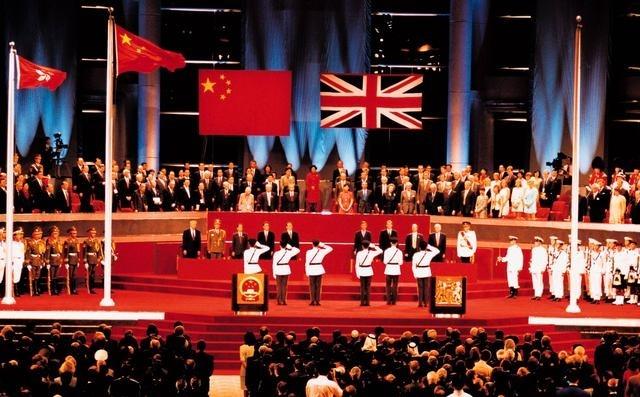 咱们很多人都认为香港之所以能回归，是因为租期到了，但其实根本不是那么回事。如果英