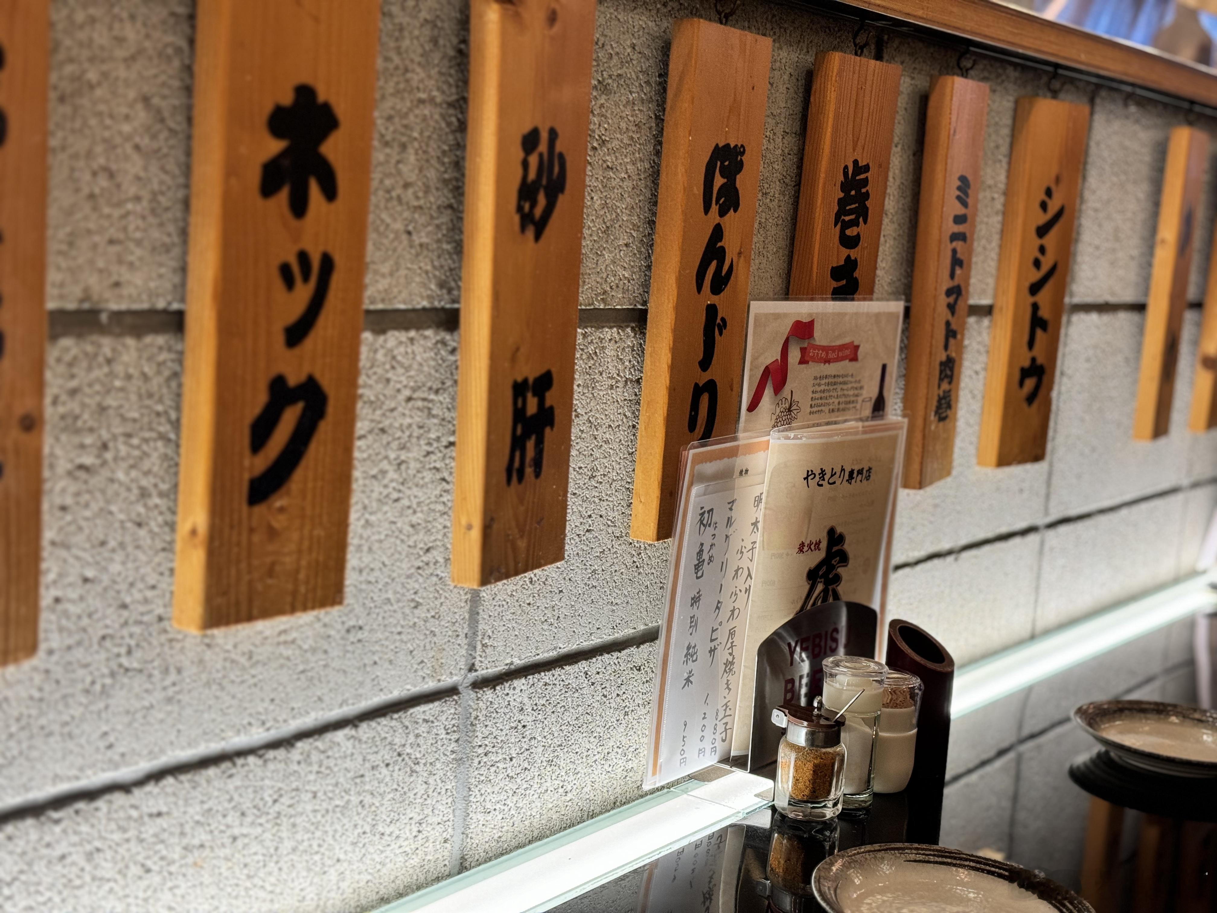 和朋友约了去居酒屋感受一下喝了六杯酒，点了一些小吃猜猜花了多少RMB[允悲][允