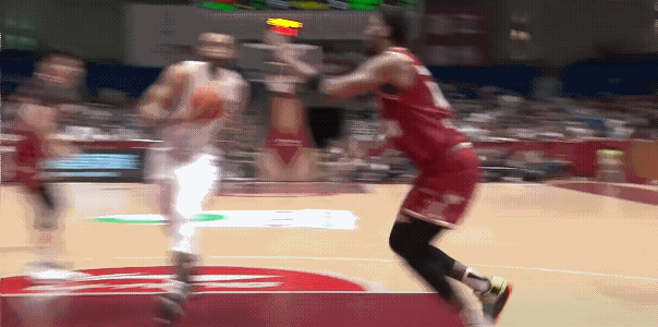 麦基来到北京北汽不知道是否能够给球队带来冠军，但是很显然麦基的打法还是很有观赏性