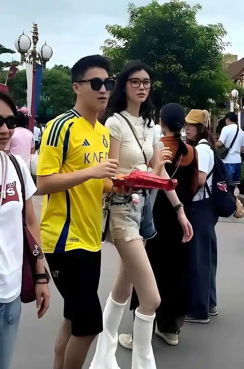 奚梦瑶的命，确实好上海小姑娘，家里就她一个。爸做外贸，妈当老师。3岁芭蕾，5岁钢