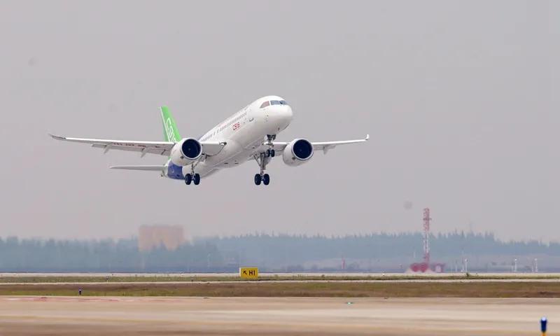 【C919，再订100架！】中国南方航空4月29日晚宣布，与中国商飞订立协议，拟