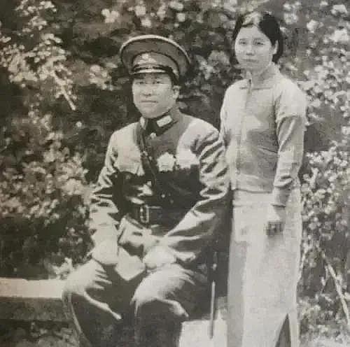 1947年，几个特务扯下了杨虎城夫人谢葆真的裤子。就在牢房里，当着所有人的面，一
