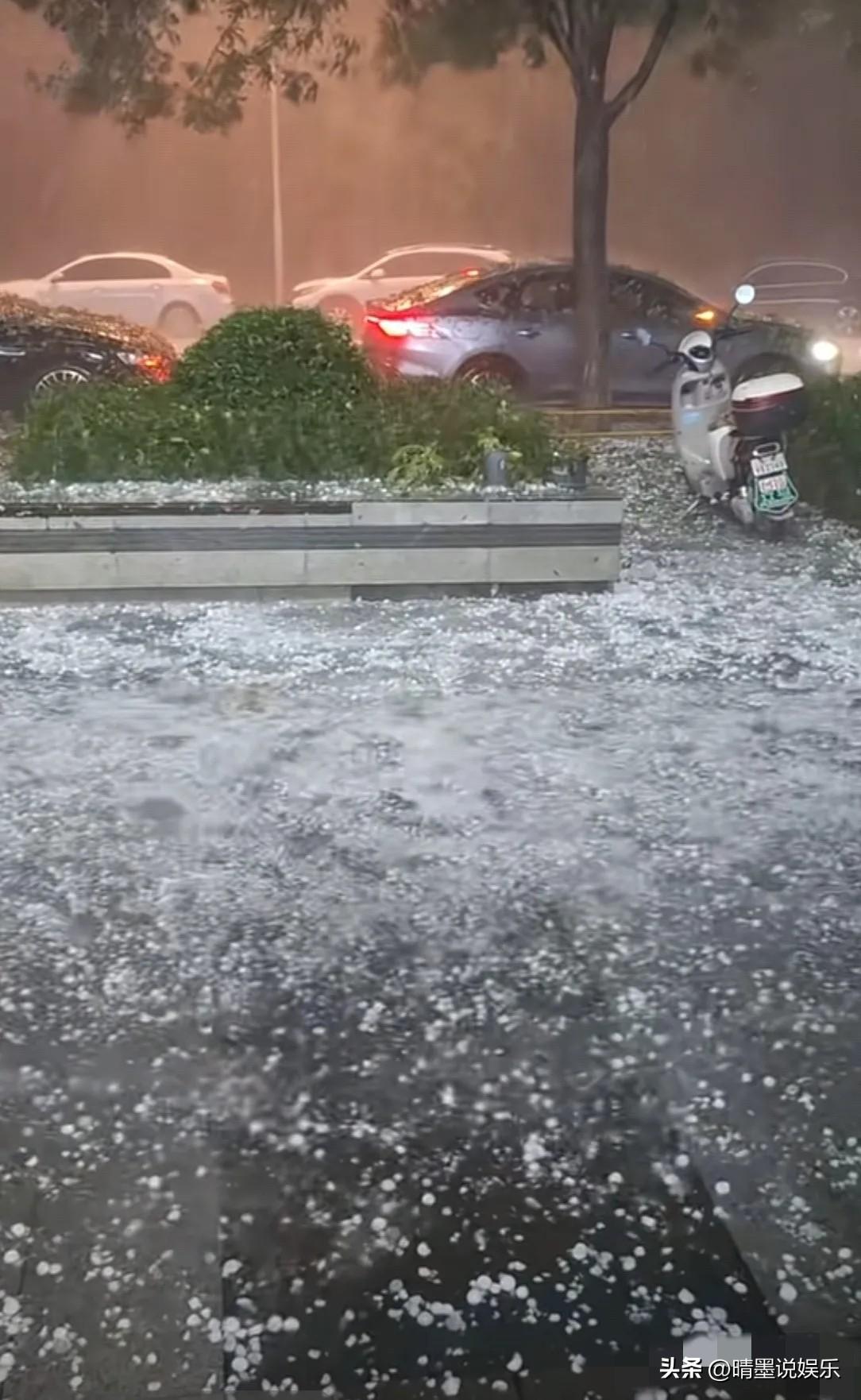 古有六月飞雪，
今有九月冰雹，
事出反常必有妖，于朦胧这么温柔善良，却这么年轻就