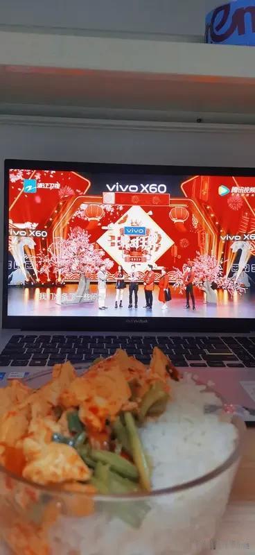 宋小宝：我上坟都不敢这么烧
 
宋小宝B站春晚小品直接封神！即兴吐槽短剧浮夸剧情