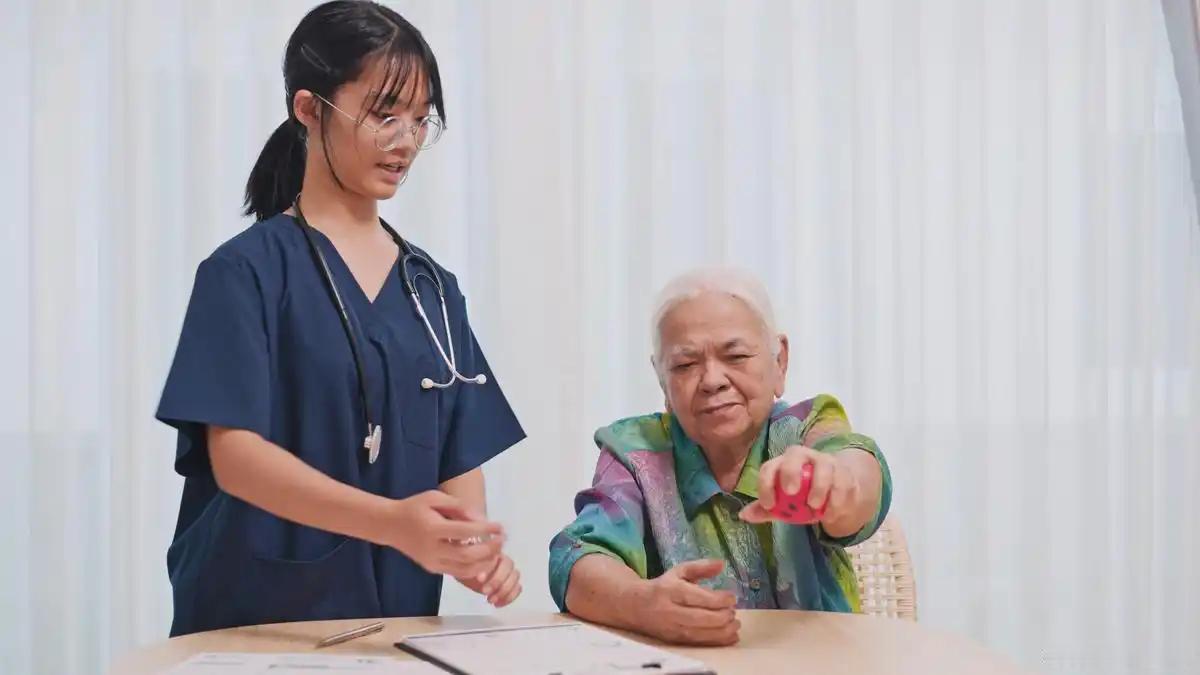 进入八月，不少退休人员每天都在刷新政务平台，反复核对人社部、财政部的政策公告栏。
