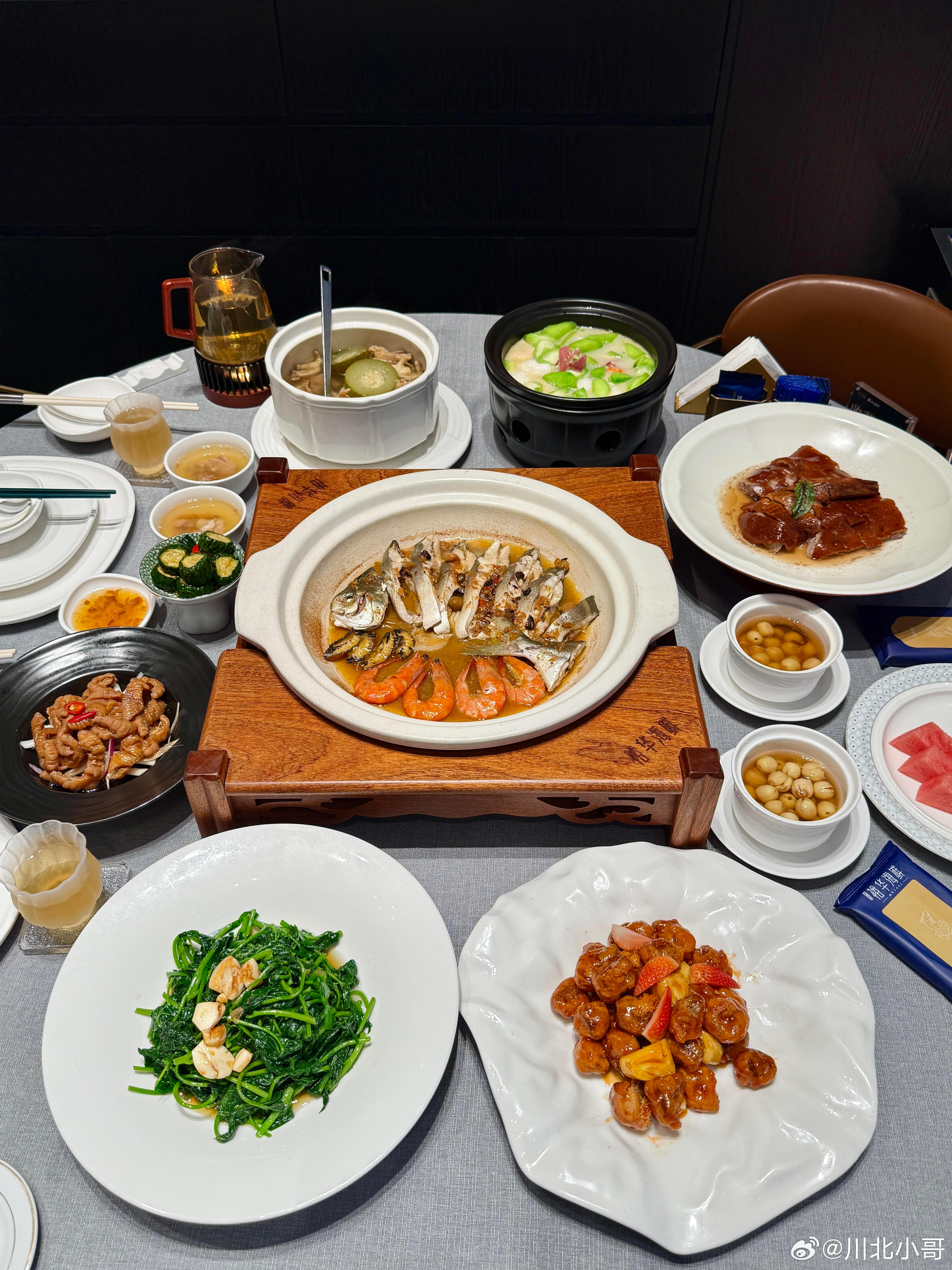 高德扫街榜美食摄影大赛这家海鲜🦞的做法有点独特，食材新鲜，算是粤菜中有点逼格的