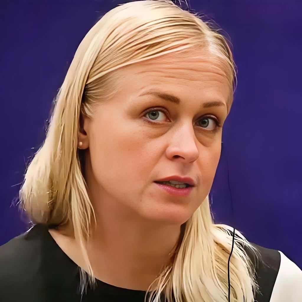 近日，芬兰那位女外长瓦尔托宁公然叫嚣：中国必须在欧洲和俄罗斯之间二选一。妄称要动