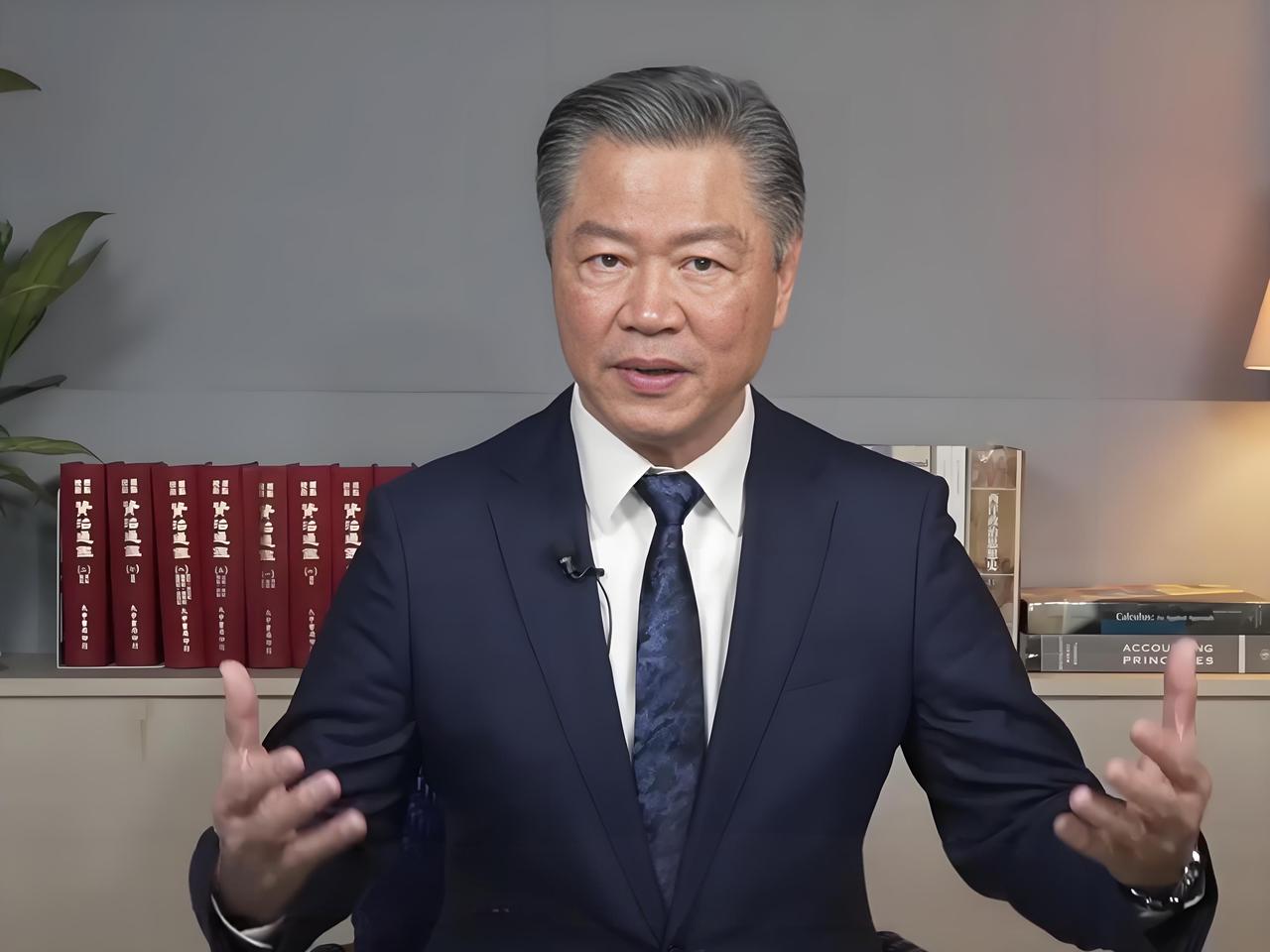 话说得相当尖锐！赖岳谦认为过去不怕事也不惹事的思路该更新。实力今非昔比，总扮演老