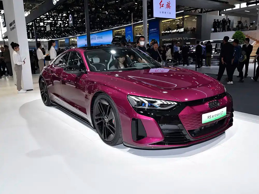 奥迪RS e-tron GT，百万级纯电性能轿跑。双电机四驱综合马力670匹，弹