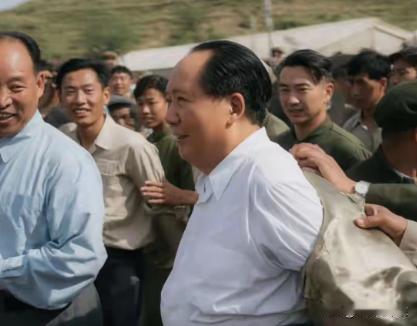 很多人一直疑惑：建国初期条件那么苦、工资那么低，为什么老一辈人不怕累、不偷懒，心