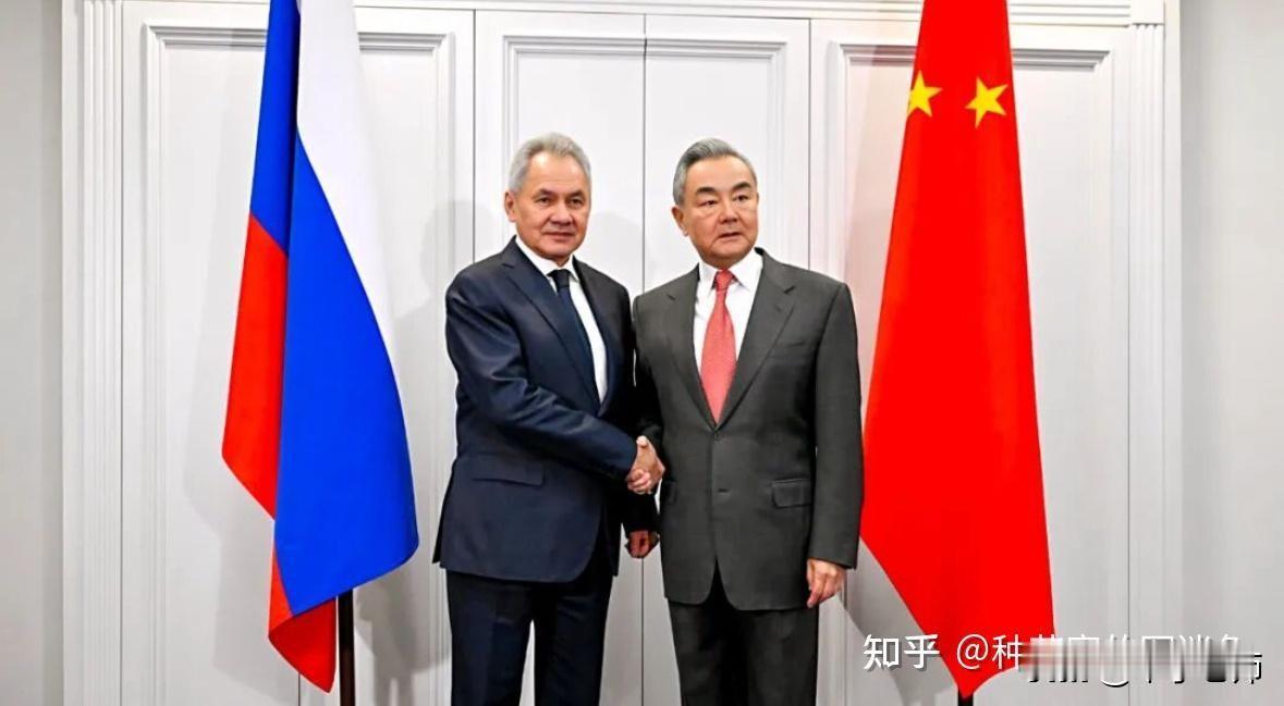 中方愿同俄方配合坚决遏制日本挑衅 
中俄两国达成共识，实施“混合”双打，遏制日本