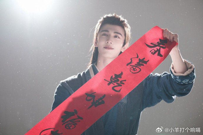 张凌赫眉眼如刃张凌赫衣袂生风真的被张凌赫的“眉眼如刃”击中了！那种深邃又带着锋芒