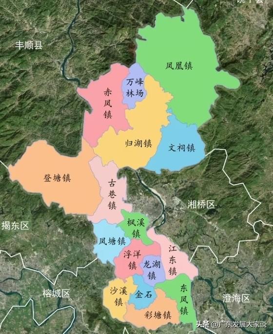 潮州下辖的潮安区是一个经济强区。潮安区面积约 1060 多平方公里，常住人口约 