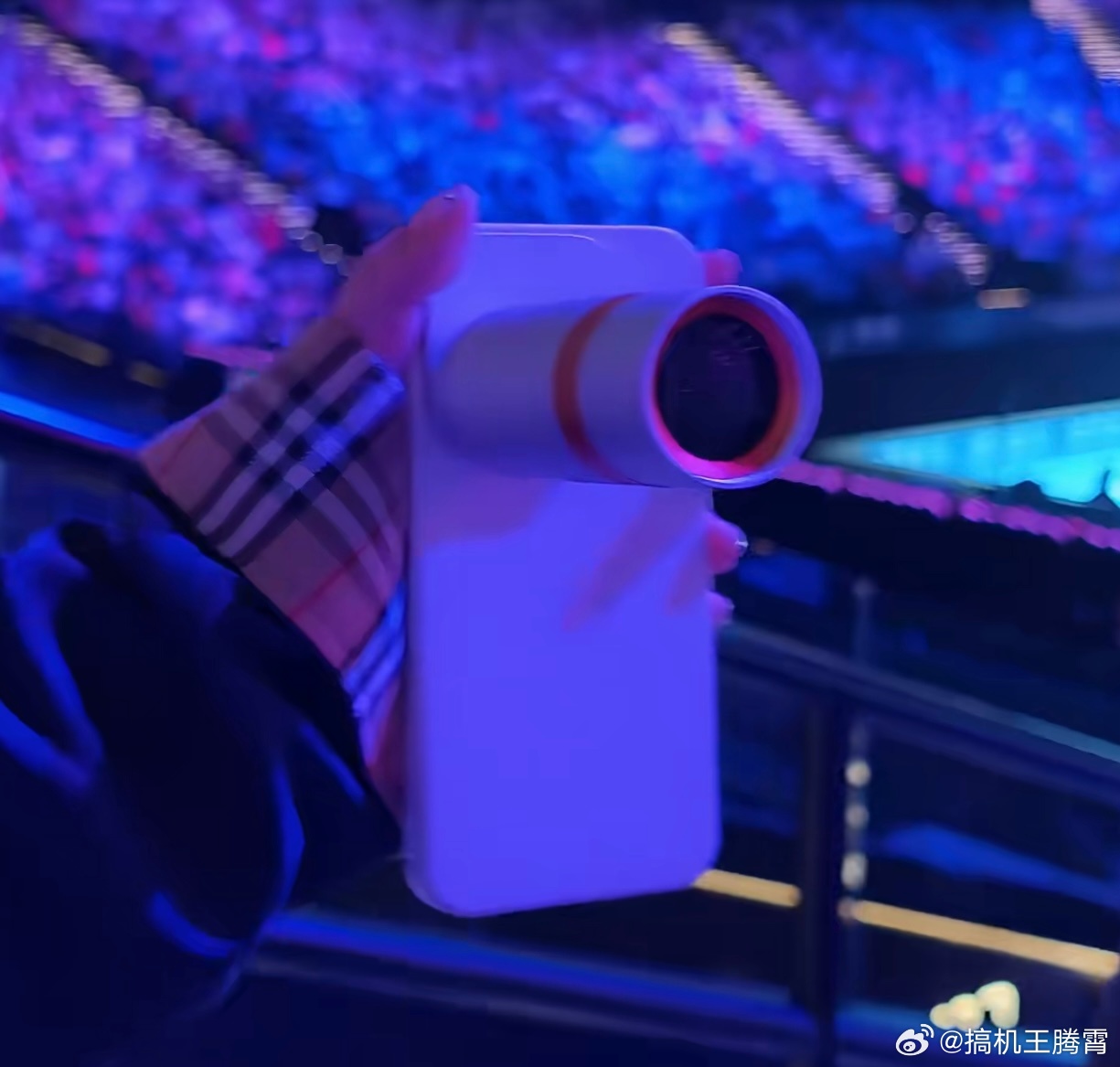 OPPO Find X9s Pro和全新哈苏增距镜曝光了，看来X9s Pro正面