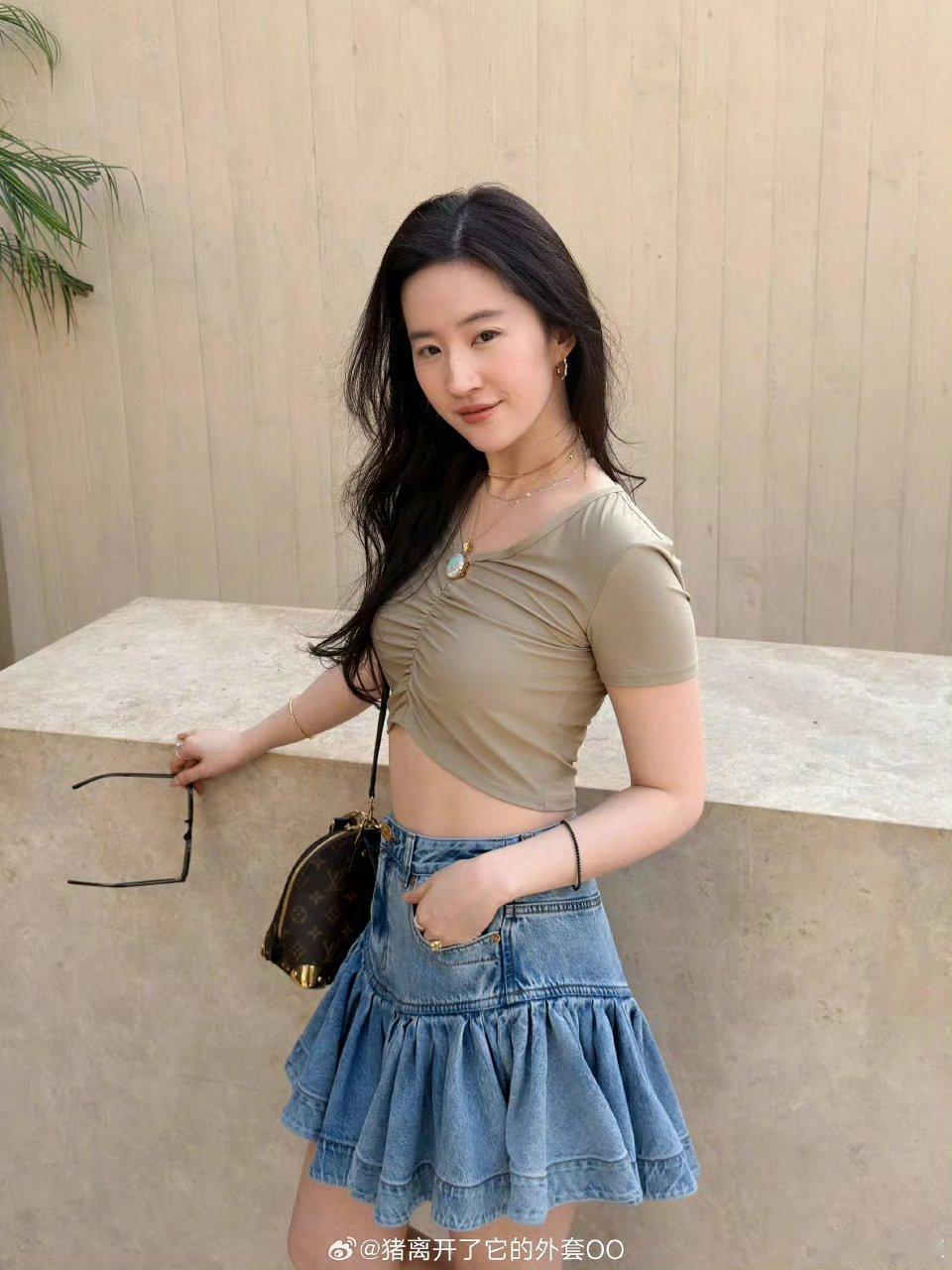 刘亦菲最新营业照，又美又辣，状态好棒！！