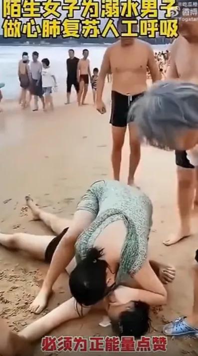“不知道羞耻，隐私都露出来了！”白衣护士为抢时间救人，顾不上遮挡身体，这本该是全