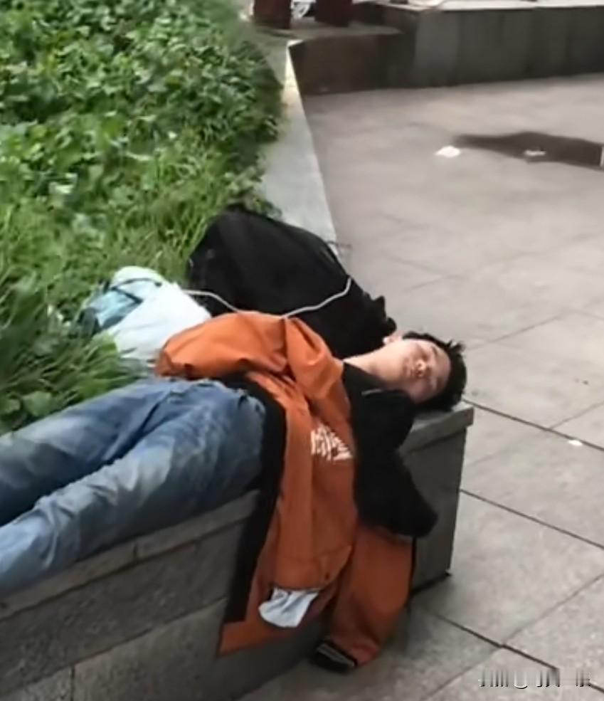 你有多少天没有聚餐了？跟朋友提及这个话题，竟然低头无语！

是呀，自从口罩之后，