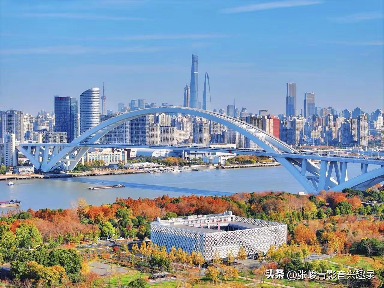 以前总有人把上海称作东方巴黎，我认为上海在全世界范围内是一座极具特色、独一无二的