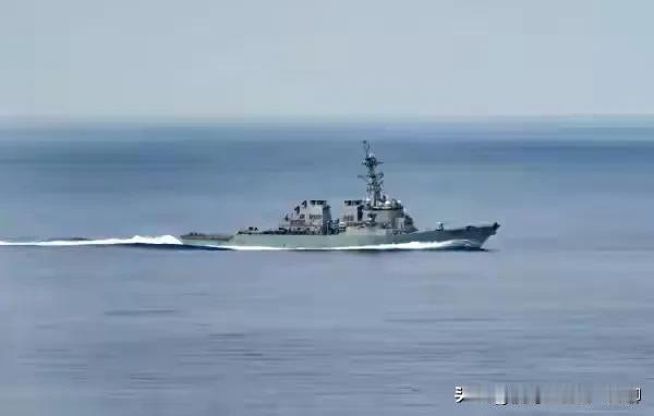美国一艘驱逐舰在南海趴窝4天，美国航母在中东超长股役，11航母能够正常布署的仅3