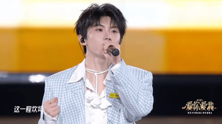 时代少年团这一曲又一程，温柔诉说少年的未来长路，以歌为舟，乘着热爱一路前行！刚过