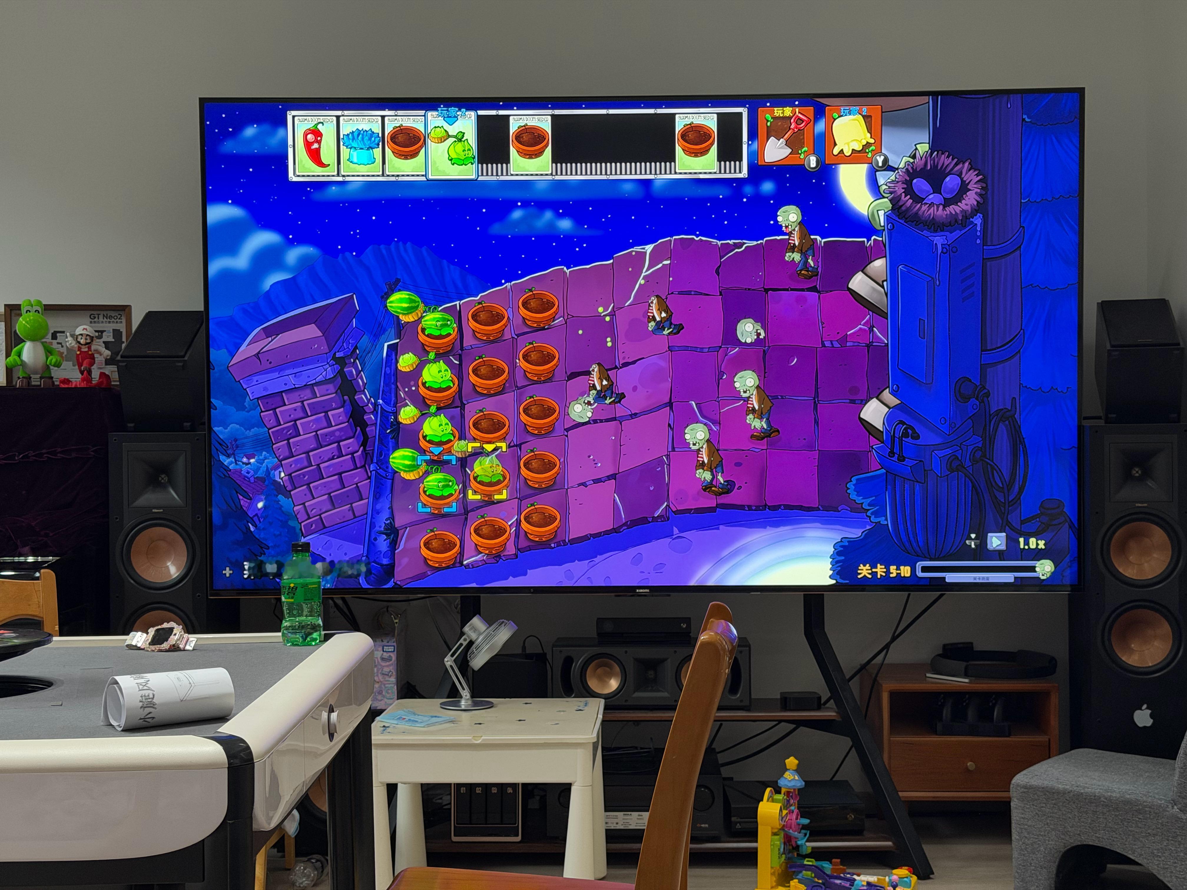 Switch2上的植物大战僵尸重植版，可以两人配合玩，各控制一批植物，玩法有点新