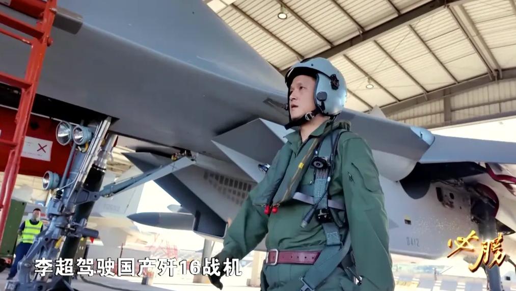 一架歼-16“戏耍”两架外国隐形战机！
【网易新闻】2025年10月国庆节期间，