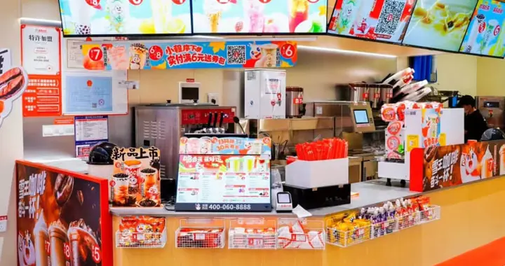 茶咖边界持续消融：雪王与甜啦啦加码现磨，咖饮格局生变