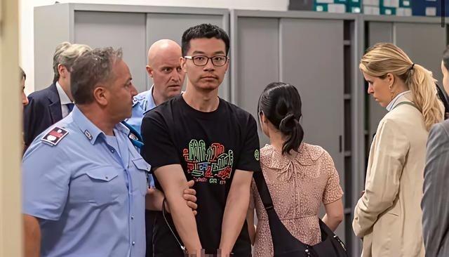 33岁的中国芯片工程师，曾经去意大利度蜜月，刚出米兰机场，等来的不是地中海的阳光