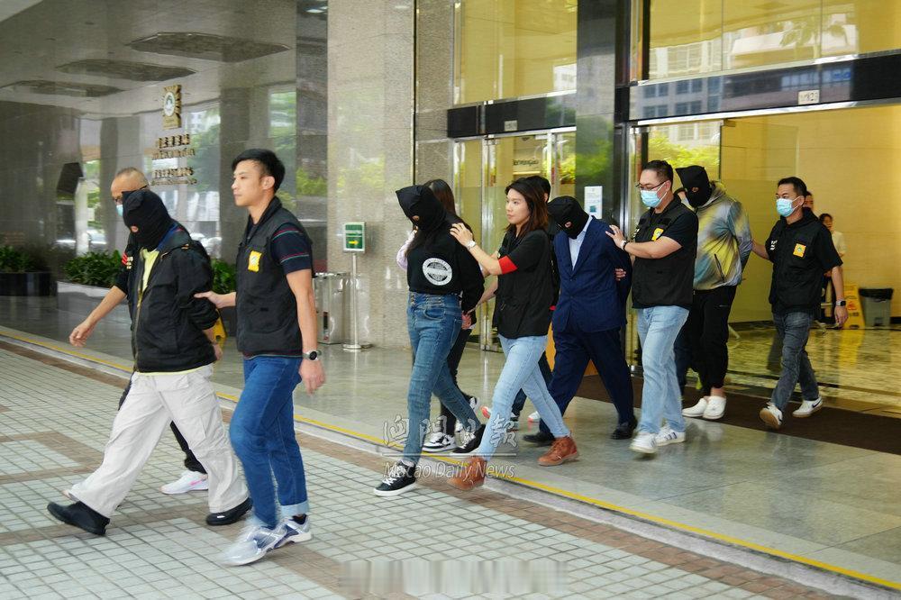 澳门刑事罪行澳门刑法 「涉偽造賬戶騙博企一千九百萬港元泥碼四男女被拘捕..」【澳