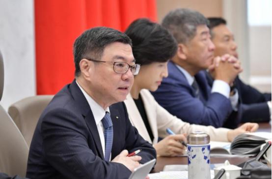 台当局26日修法：立委赴陆须经许可
 
为限制两岸交流，台行政机构院会（26日）