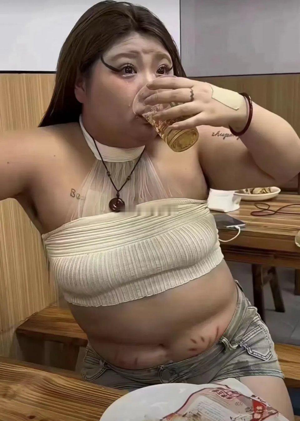 网络上的美女，奔现后真是大吃一惊啊！！ ​​​