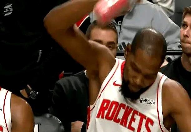 七队大换血，杜兰特去了火箭，火箭从西部第2跌到第6，太阳从第11蹿到第7。
 