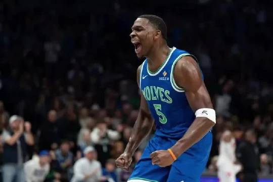 【NBA｜#爱德华兹将接受右膝关节镜手术# 预计最长缺席两个月】#爱德华兹预计最长缺席2个月# 北京