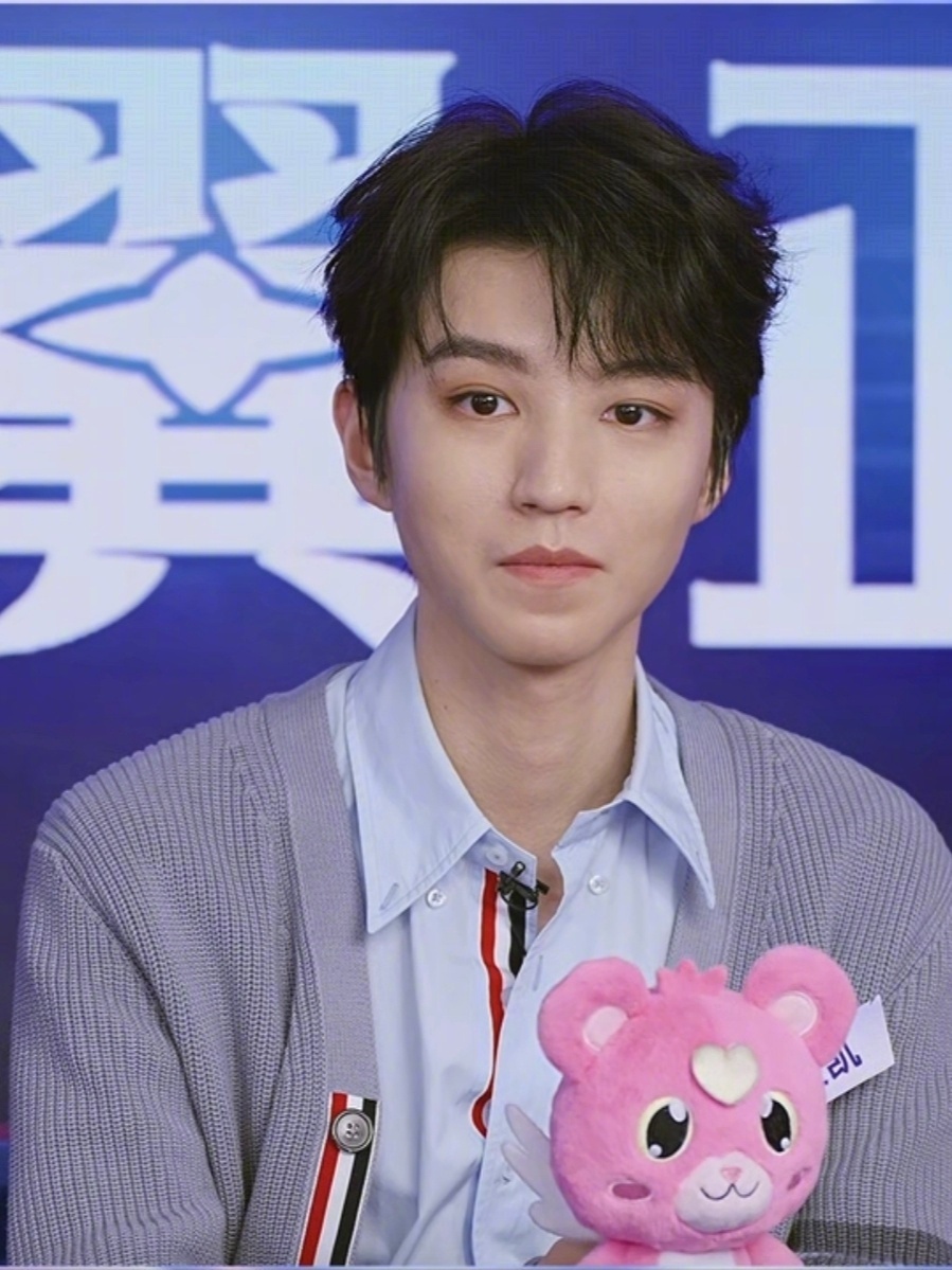 猫猫大王王俊凯 猫猫大王王俊凯可爱暴击！温柔软糯萌态十足，26减8嫩到犯规，在线