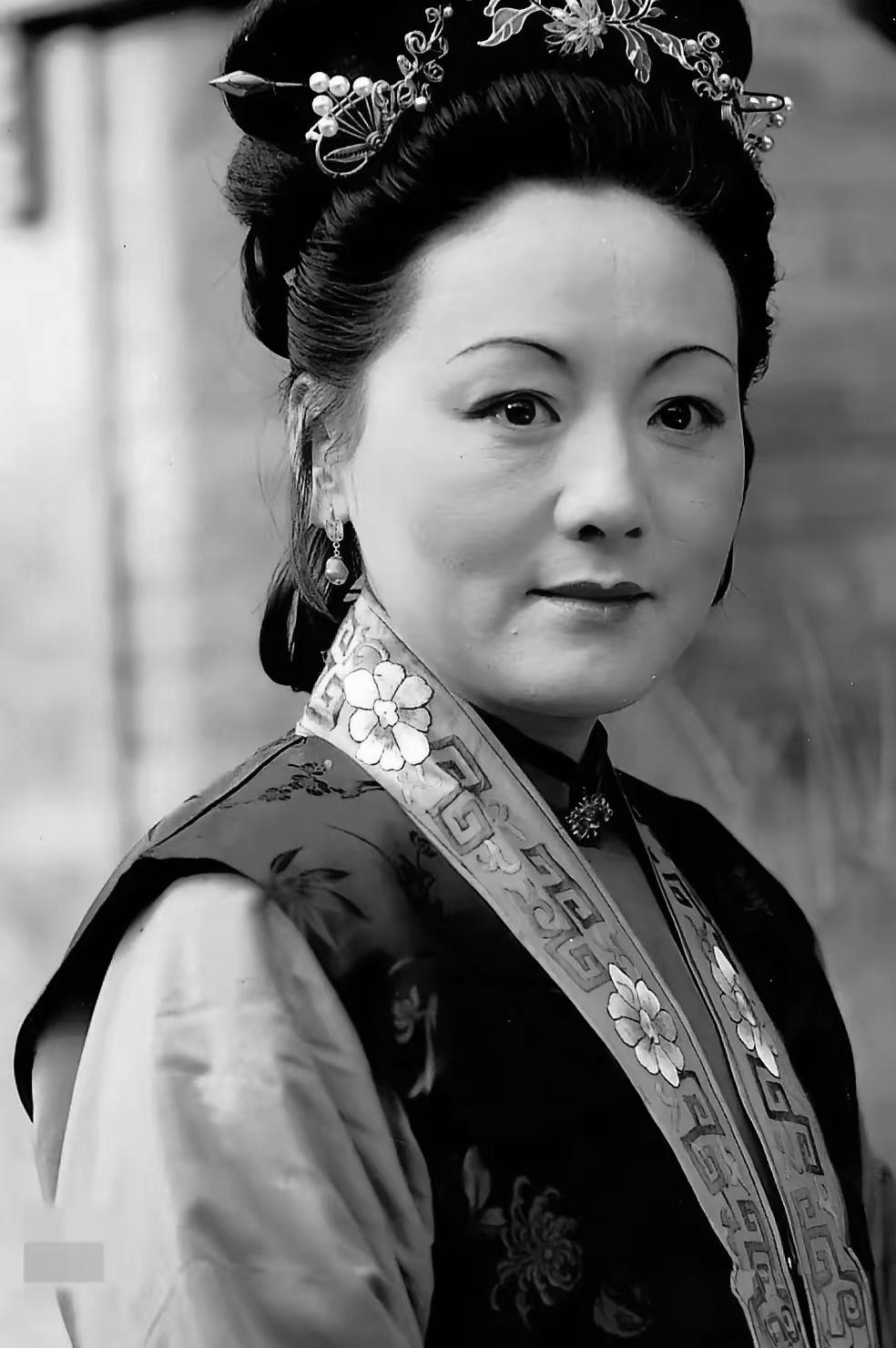 送别周瑞家的，也送别我们共同的红楼记忆，孙彩虹老师走了，去给陈晓旭，也就是离去的