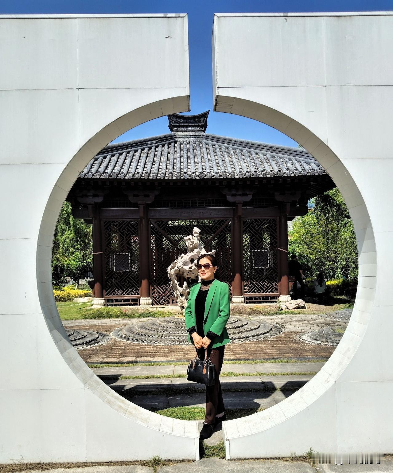 把酒举言欢。