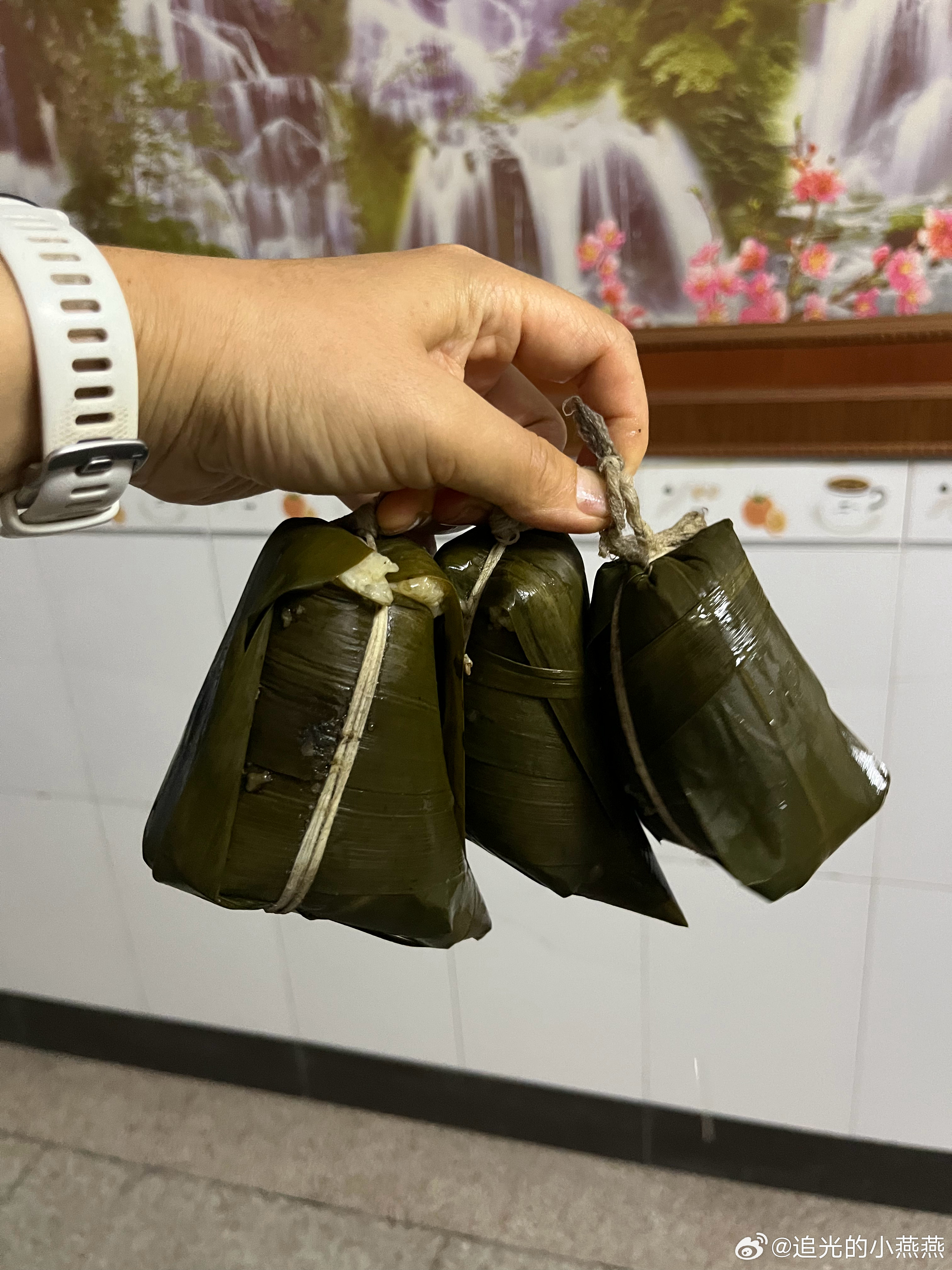 下雨可以不跑步，但必须要回家分两路：弟弟和他爸回爷爷奶奶家🏠姐姐跟我回外公外婆