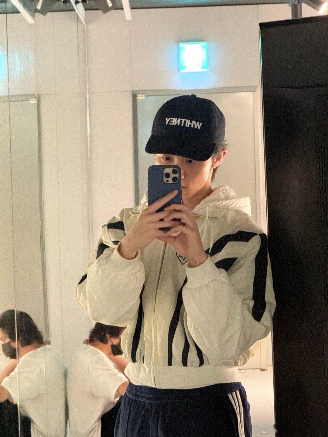 李马克这是知道自己前几天当嘉宾出席让大家不开心，所以紧急麦麸一下了 