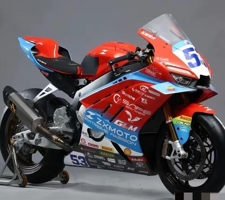 张雪机车拍卖疯了！45秒直接干到500万封顶
 
张雪那台冠军机车拍卖，真的刷新