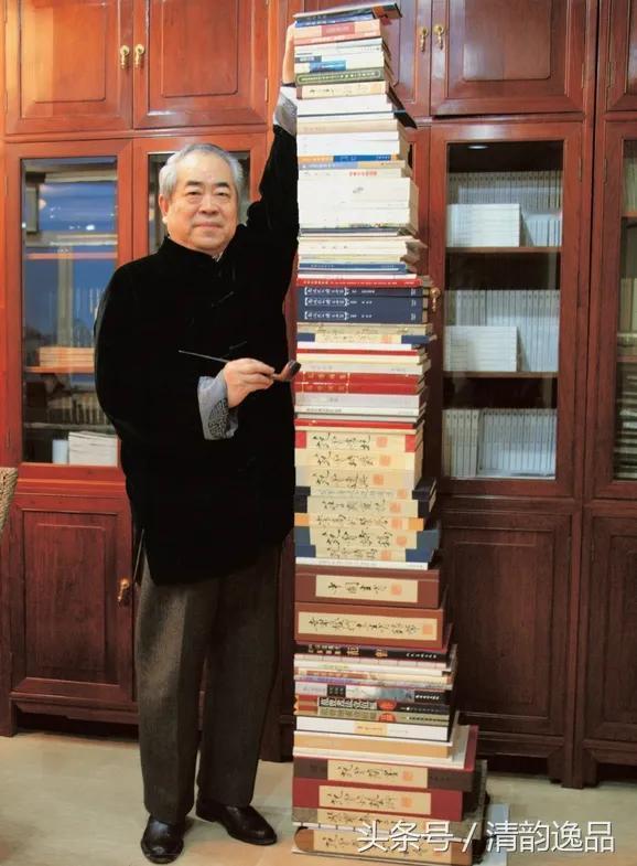 读“等身书”及“著作等身”
​把对外界的观照变成文字，进而变成书籍，不断笔耕不辍