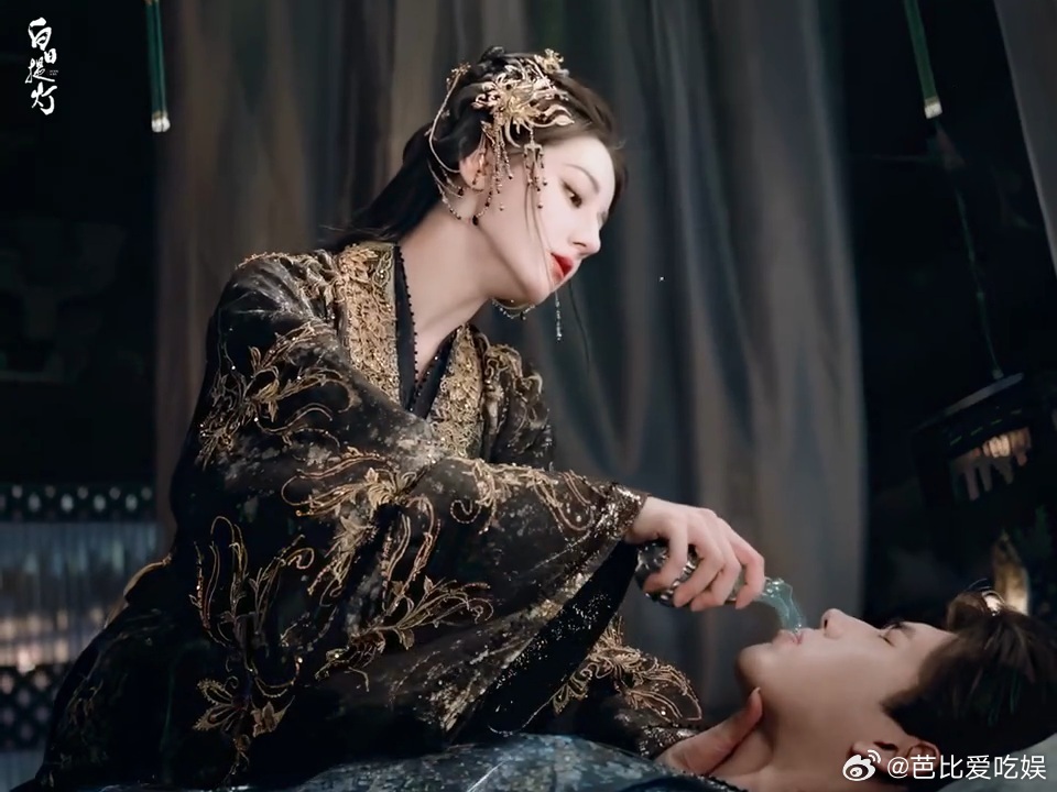 白日提灯迪丽热巴亲哭陈飞宇白日提灯贺思慕强吻段胥 谁懂啊！贺思慕强吻段胥这段，真