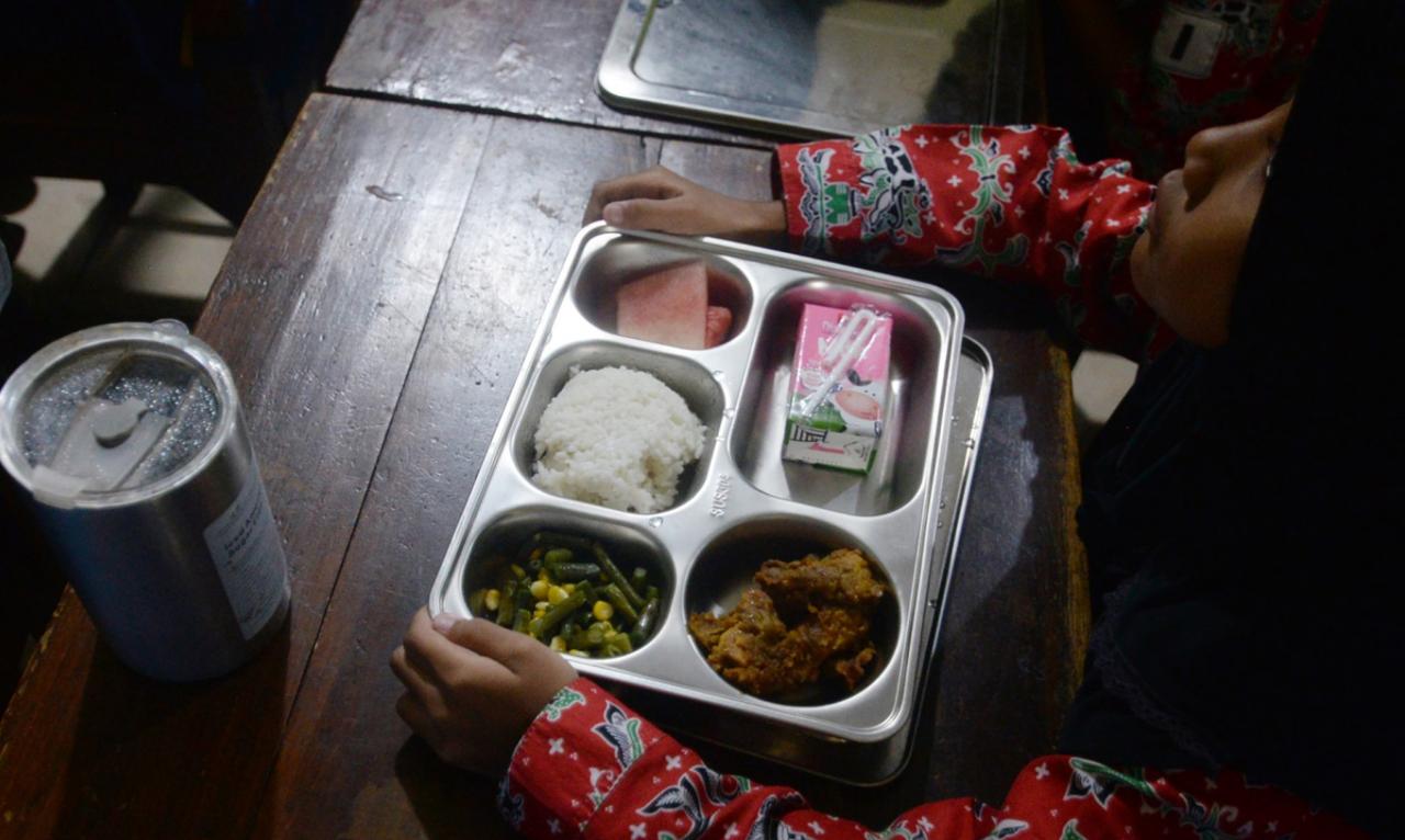 近日，印度尼西亚政府的“免费营养餐”项目再度引发关注，争议的核心是用于该项目、不